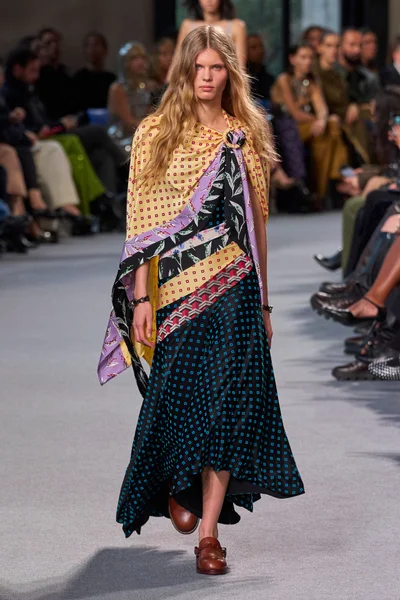 Look 27
